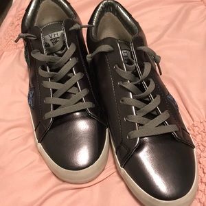 💕SUNDAY SPECIAL 💕New Vintage Havana sneakers